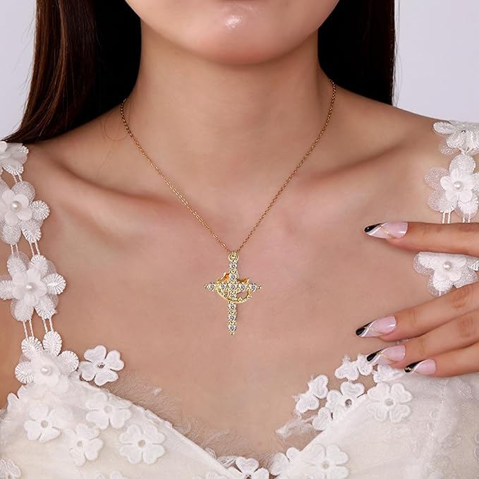 ✨ Collar Cruz Dorada con Brillantes – Elegancia que resalta tu estilo